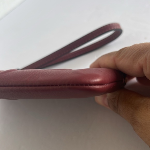 Coach corner zippered leather wristlet with embroidered signature - Picture 14 of 16